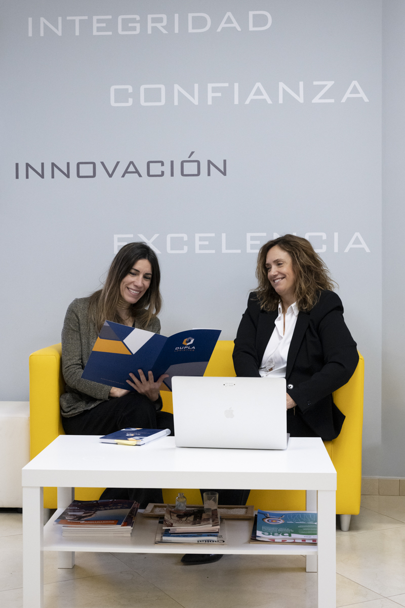 Equipo Dupla Logistics atendiendo sectores diversos