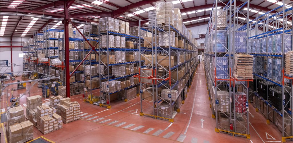 Qué es un operador logístico 3PL: almacén y equipo de Dupla Logistics