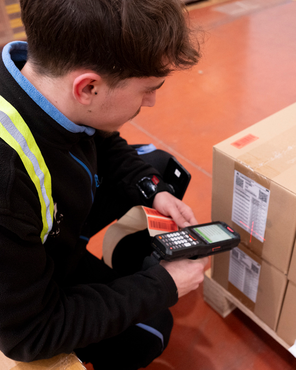 Picking y packing: qué son, diferencias y su importancia en logística